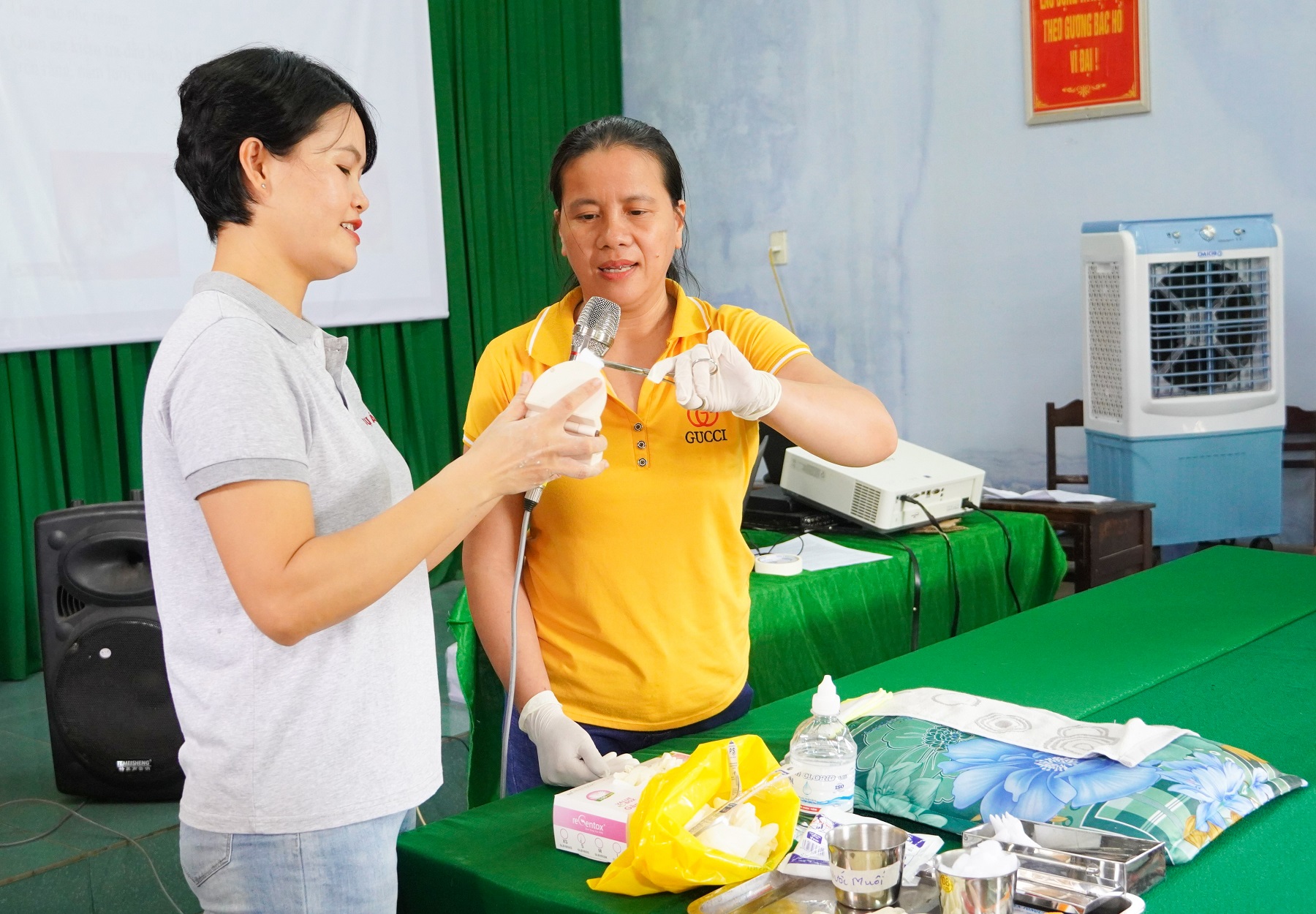 Thành phố Huế: Hướng dẫn kỹ năng chăm sóc người khuyết tật cho người chăm sóc